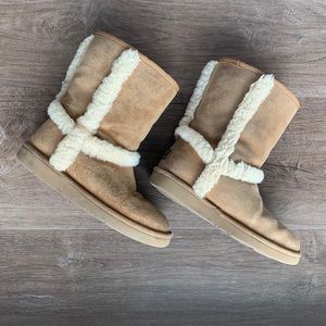 Beige Ugg’s women size 7